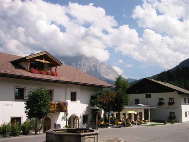 Hotel Zum Goldenen Loewen Biberwier Kültér fotó