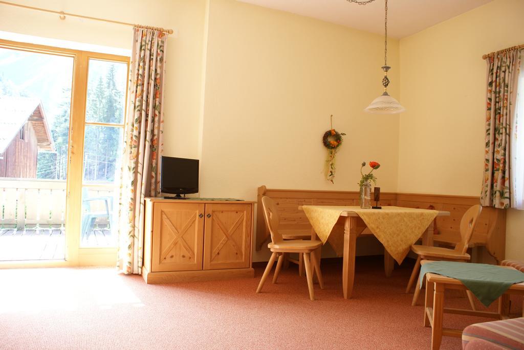 Hotel Zum Goldenen Loewen Biberwier Szoba fotó